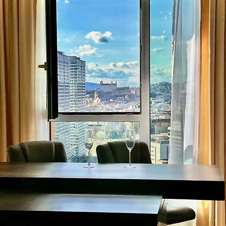 Klinger Downtown High Floor *